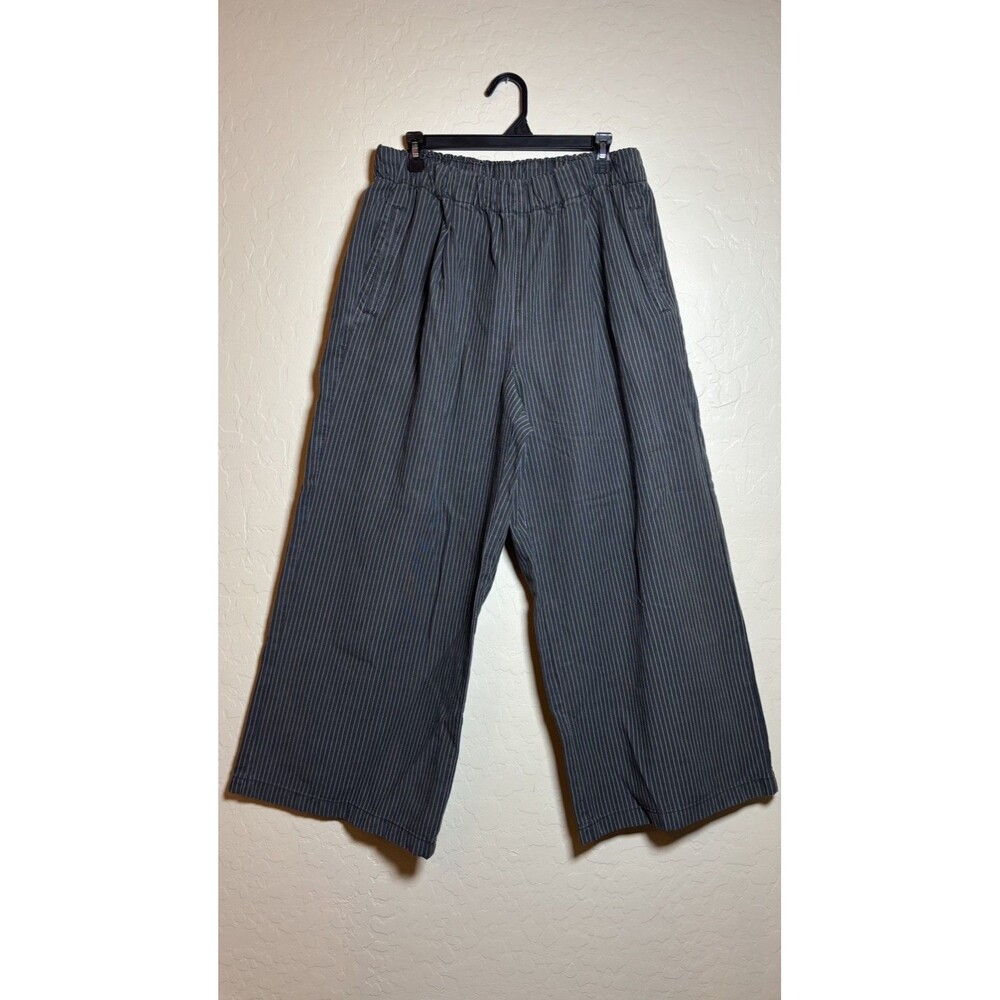 Aerie Gray and White Pinstripe Wide Leg Pants Elastic Waist L Short